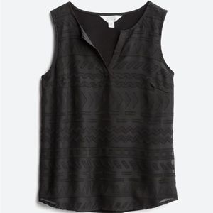 Market & Spruce Ezide textured print top. Black, size M